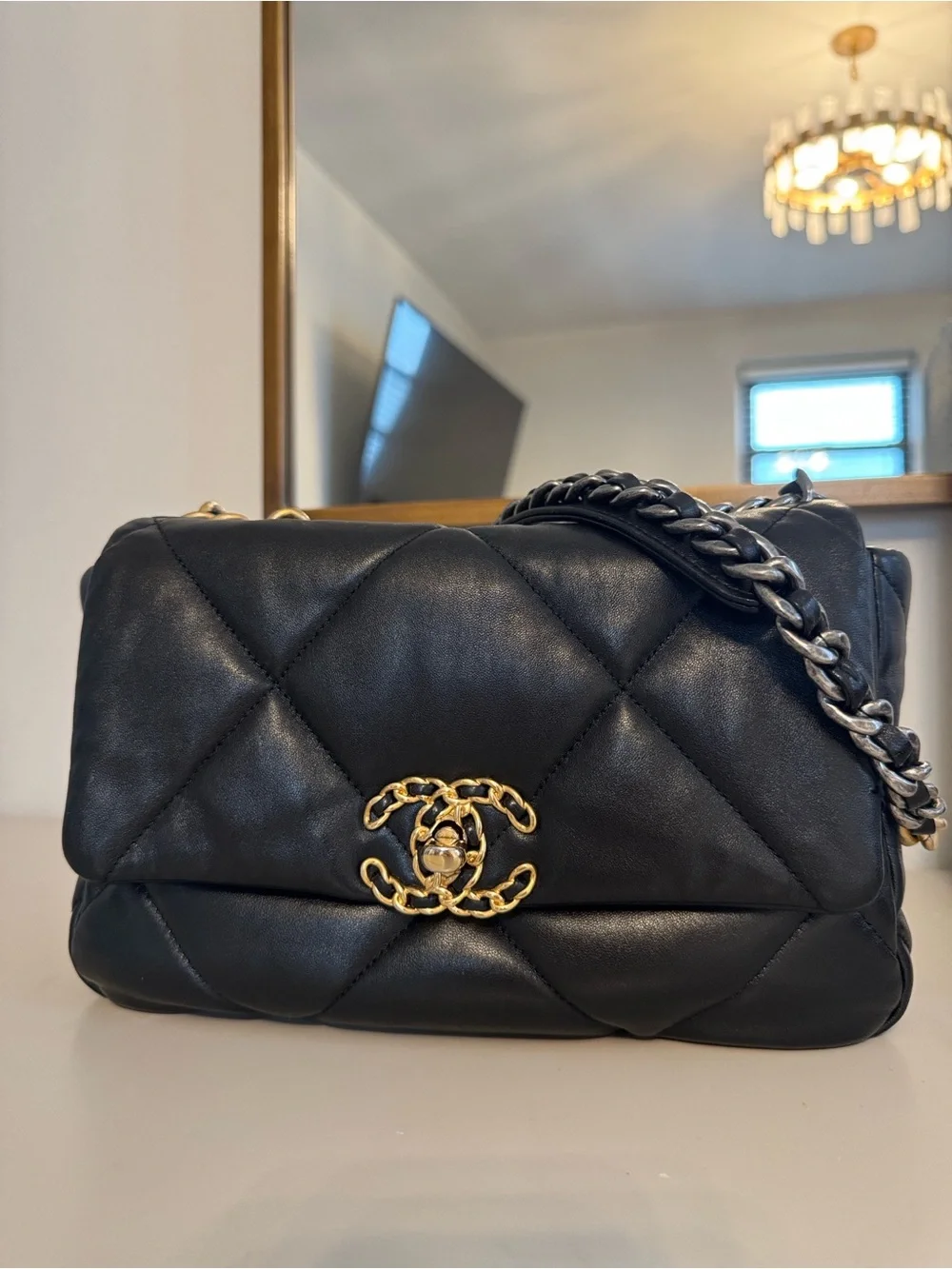 CHANEL 19 Flap Bag / black